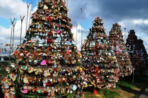 Sculptures of evergreen trees decorated locks of different colors and styles